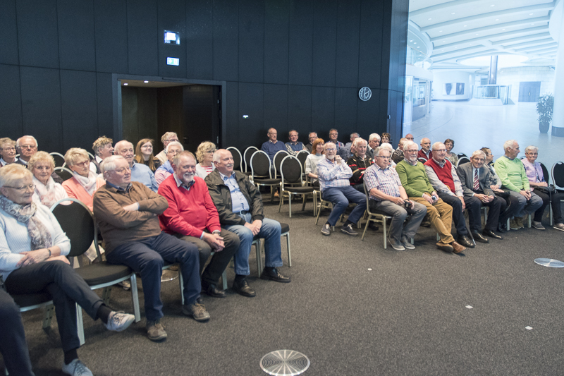 Interessierte Zuhörer bei der Einführungsrunde im Landtag.
